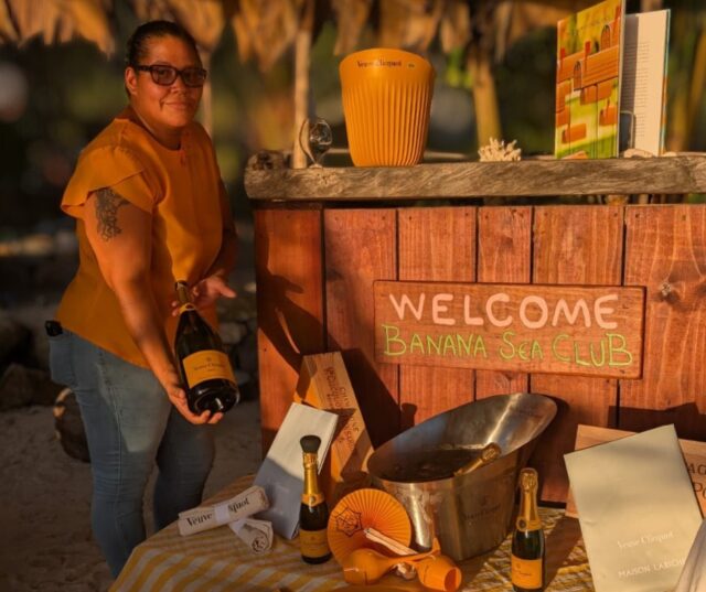 Golden hour met golden bubbles last Friday at Banana Sea Club.☀️An unforgettable Veuve Clicquot tasting by the sea — elegant, vibrant, and unmistakably Clicquot🥂#veuveclicquot #veuveclicquotmoments #bananaseaclub #archipelagowinesandspirits