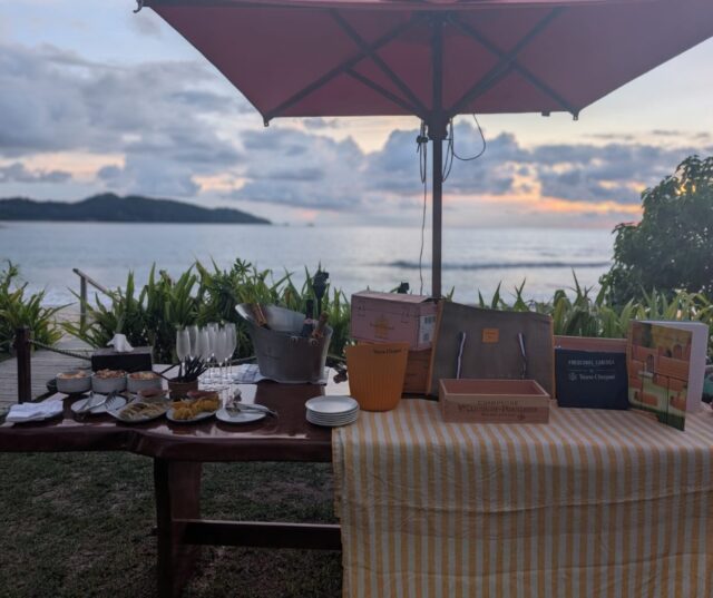 ✨ Veuve Clicquot at Anantara Maia✨We were delighted to have opened our festive tasting season with Veuve Clicquot at the beautiful Anantara Maia, sharing Champagne moments in a relaxed island setting. A sincere thank you to the Anantara Maia team for their support and collaboration. 🥂#archipelagowinesandspirits #veuveclicquot #champagnetasting #festivemoments #seychelles