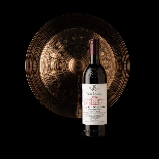 2026 Robert Parker Recognition – TEMPOS Vega Sicilia.In its official 2026 communication, TEMPOS Vega Sicilia notes that this year’s recognition by Robert Parker reflects their way of understanding wine — one that does not chase urgency, but is guided by continuity over time.A selection from the TEMPOS Vega Sicilia wines is available at our retail outlet at Eden Plaza. Visit us now.#archipelagowinesandspirits #seychelles #wineshop #temposvegasicilia