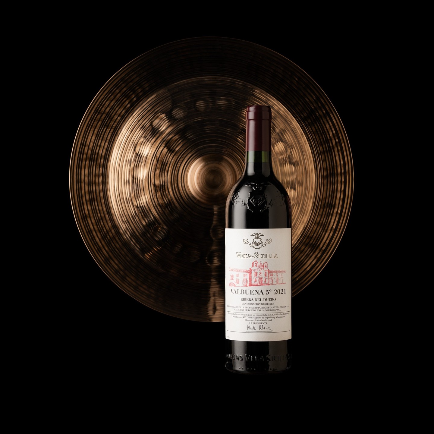 2026 Robert Parker Recognition – TEMPOS Vega Sicilia.In its official 2026 communication, TEMPOS Vega Sicilia notes that this year’s recognition by Robert Parker reflects their way of understanding wine — one that does not chase urgency, but is guided by continuity over time.A selection from the TEMPOS Vega Sicilia wines is available at our retail outlet at Eden Plaza. Visit us now.#archipelagowinesandspirits #seychelles #wineshop #temposvegasicilia